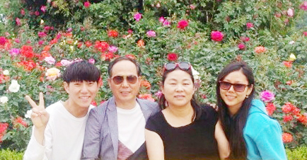 오랜만에 한국을 방문해 가족들과 함께한 별 씨.
