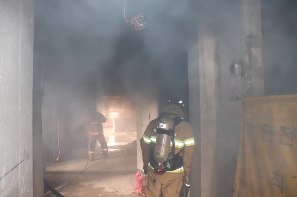 공사장 용접 불티가 화재로 23년 9월 관내 공사현장 화재. 사진 장성소방서 제공